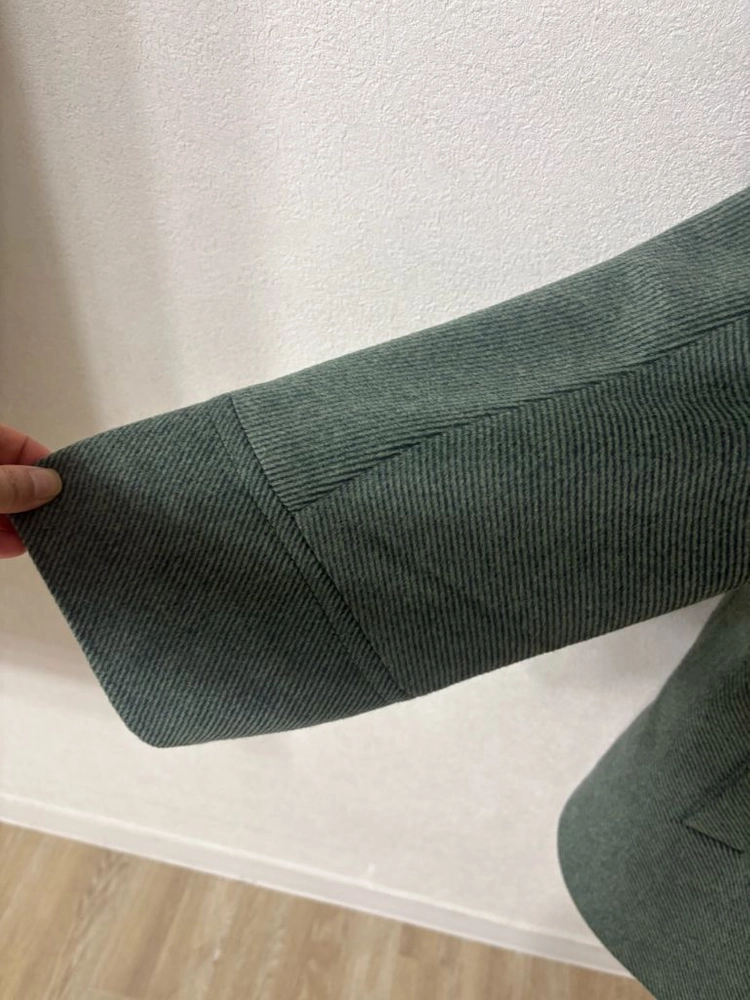 칼 라거펠트 그린 하프코트 이미지