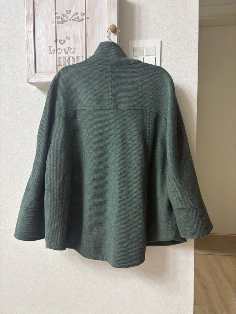 칼 라거펠트 그린 하프코트 이미지