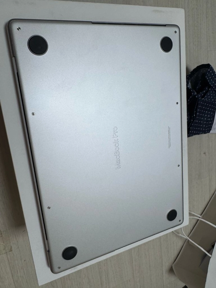 맥북프로 m3 14인치 8기가 512GB 이미지
