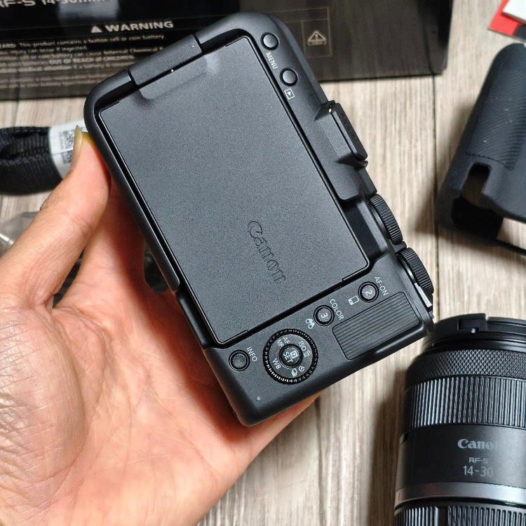 캐논 EOS R50V 카메라 + RF 14-30mm 렌즈 S급 이미지