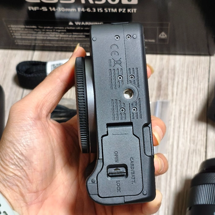 캐논 EOS R50V 카메라 + RF 14-30mm 렌즈 S급 이미지