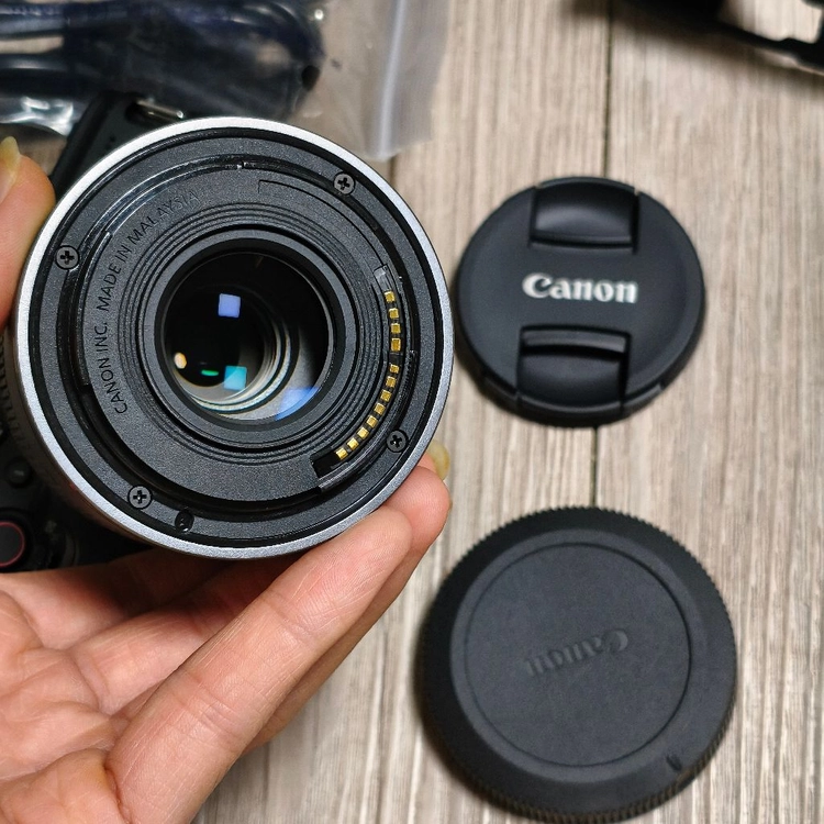 캐논 EOS R50V 카메라 + RF 14-30mm 렌즈 S급 이미지
