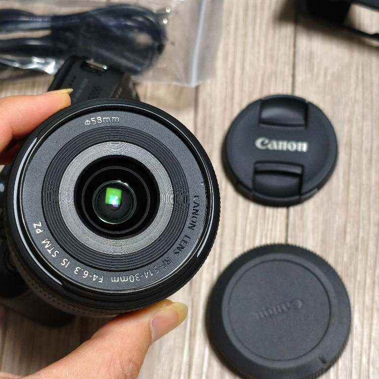 캐논 EOS R50V 카메라 + RF 14-30mm 렌즈 S급 이미지
