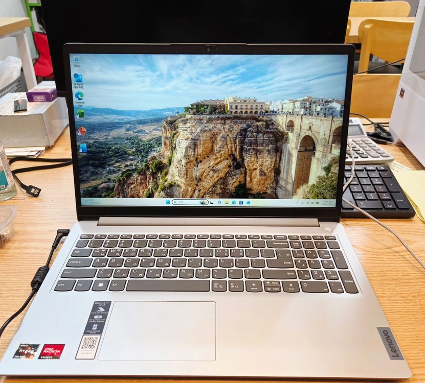 레노버 아이디어패드 (AMD Ryzen5 7520U)15.6인치 노트북 팝니다 - 안심되는 중고거래