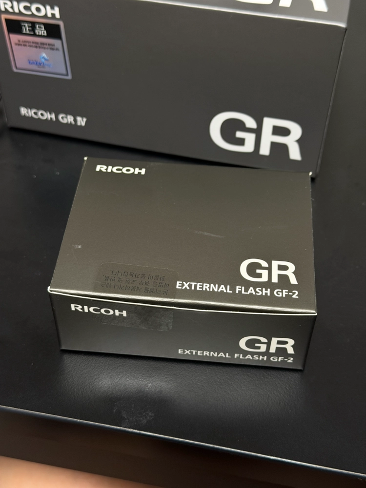 리코 gr4 + gf-2 플래시 + 배터리3개 이미지