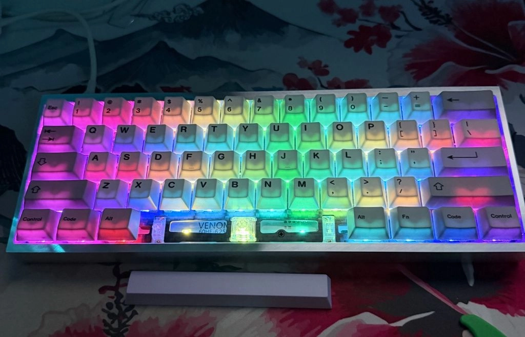 베놈 venom 60he 6.25 RGB 풀 알루하우징 최고 커스텀 팝니다 이미지