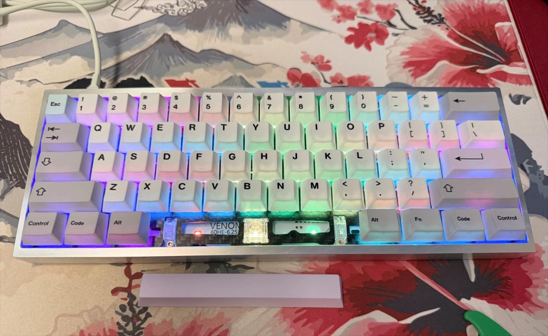 베놈 venom 60he 6.25 RGB 풀 알루하우징 최고 커스텀 팝니다 이미지
