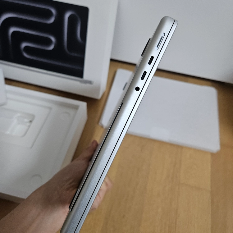 [미개봉 새제품급] 맥북프로 M3 Pro 18G/512G 14인치 실버 풀박스 (배터리 100%) 이미지