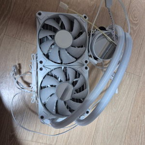 다크플래쉬 수냉쿨러, 슬리빙 케이블, 램방열판 일괄 팝니다 이미지