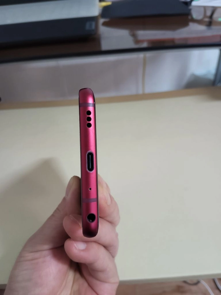 LG Q9 레드 64GB 이미지