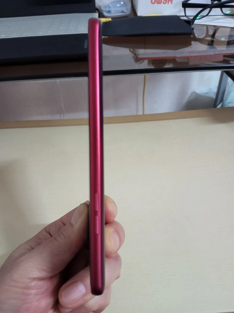 LG Q9 레드 64GB 이미지