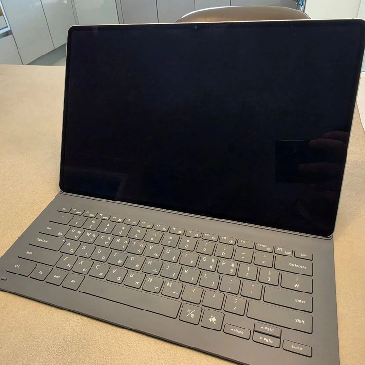 삼성 갤럭시탭 S11 Ultra 5G 1TB 슬림키보드,북커버 포함 색상 실버 팝니다 이미지