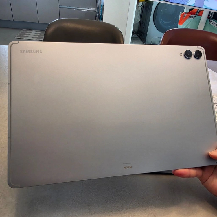 삼성 갤럭시탭 S11 Ultra 5G 1TB 슬림키보드,북커버 포함 색상 실버 팝니다 이미지