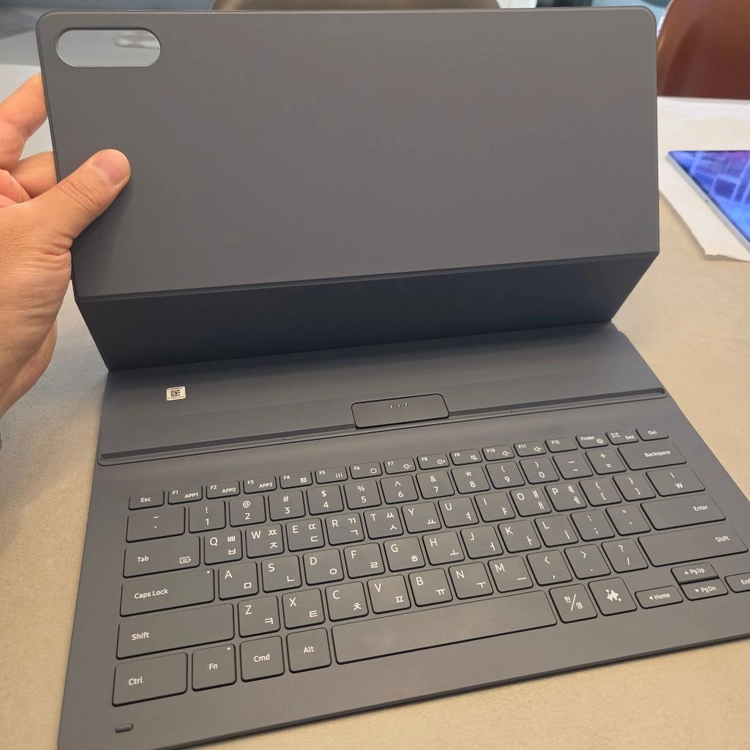 삼성 갤럭시탭 S11 Ultra 5G 1TB 슬림키보드,북커버 포함 색상 실버 팝니다 이미지