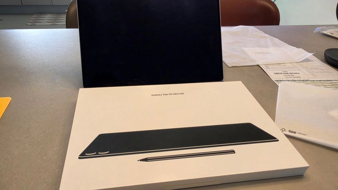 삼성 갤럭시탭 S11 Ultra 5G 1TB 슬림키보드,북커버 포함 색상 실버 팝니다 이미지