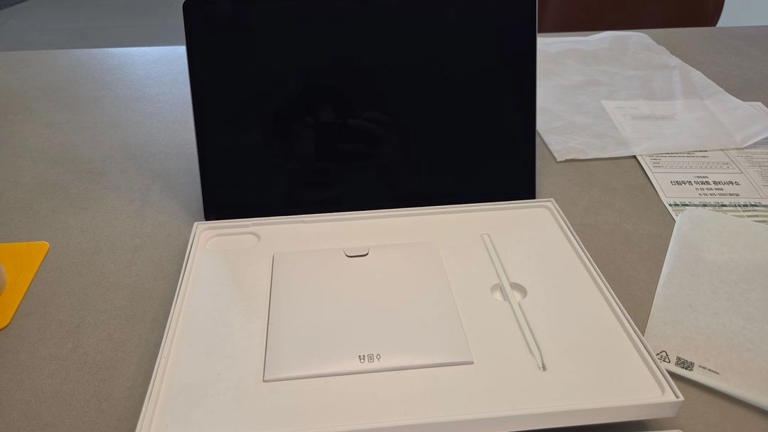 삼성 갤럭시탭 S11 Ultra 5G 1TB 슬림키보드,북커버 포함 색상 실버 팝니다 이미지
