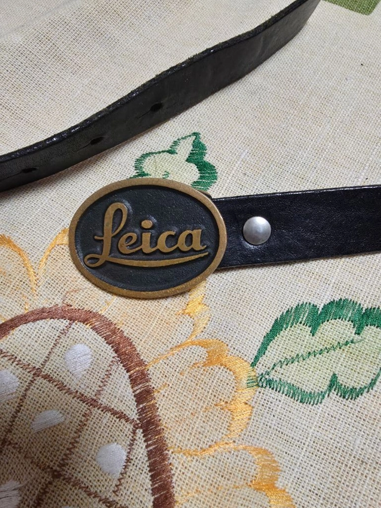 라이카 Leica벨트 버클, 라펠 핀(넥타이핀) 이미지