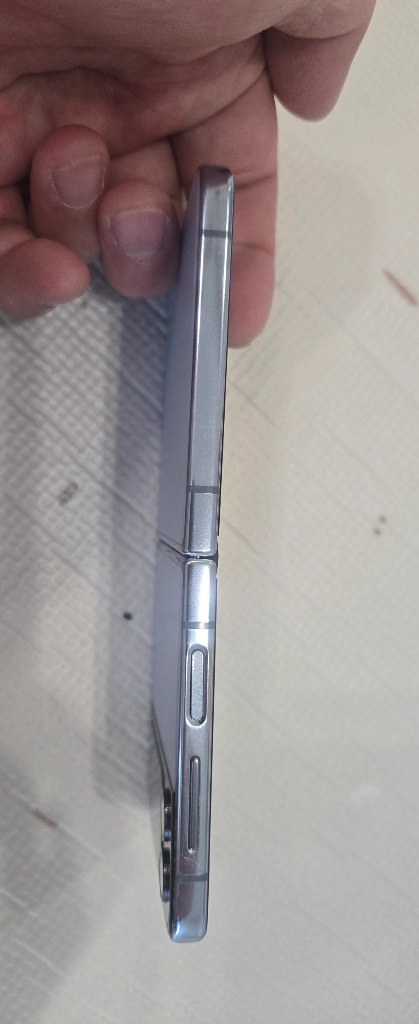 삼성 갤럭시 Z플립4 블루 256GB 이미지