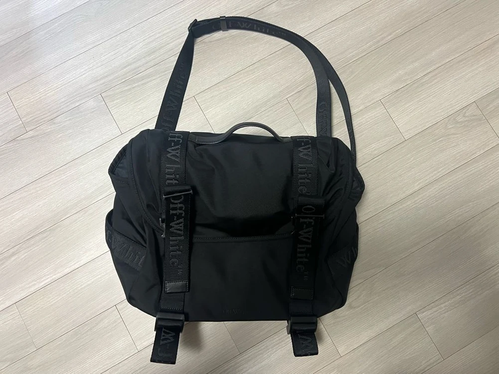 오프화이트 off-white 카메라 숄더백 라지 블랙 이미지