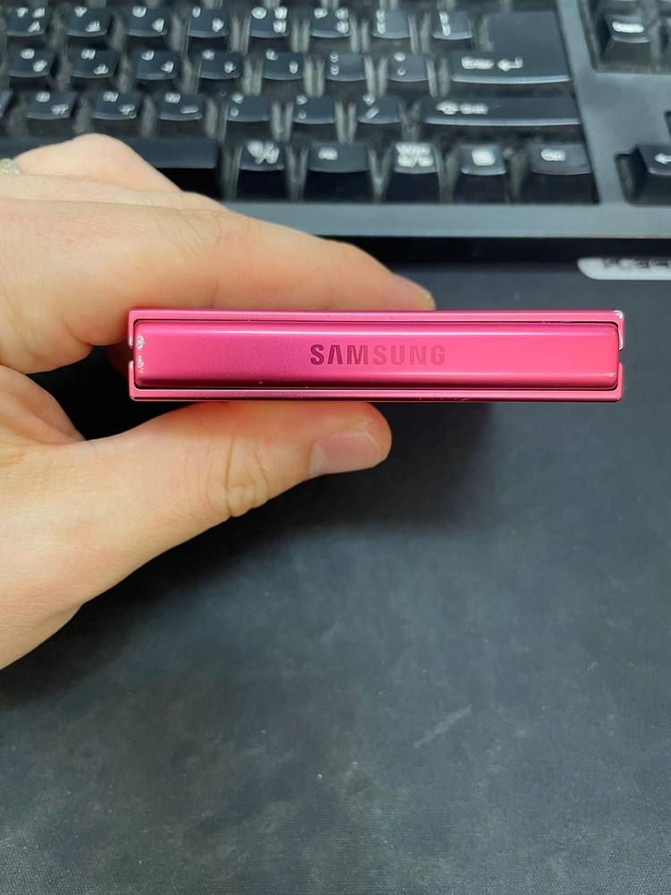 갤럭시Z플립7 레드 256GB 무잔상 상태좋은 중고66만2천팝니다 이미지