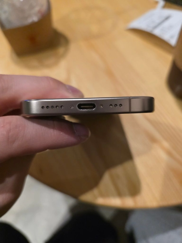 아이폰 16 프로 256gb 이미지