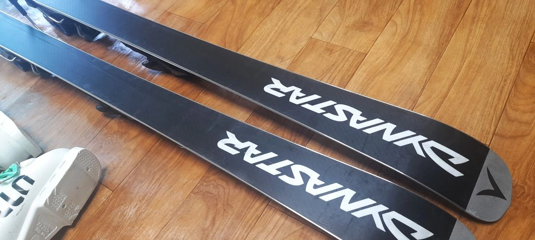 쥬니어 레이싱 스키 세트 (스키130cm,부츠230mm) 이미지