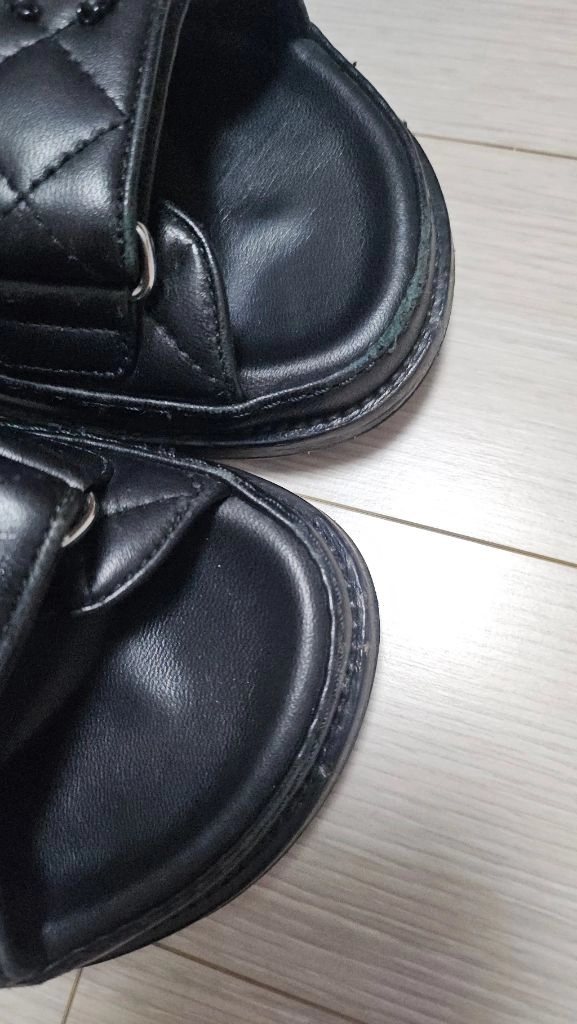 샤넬벨크로샌들 이미지