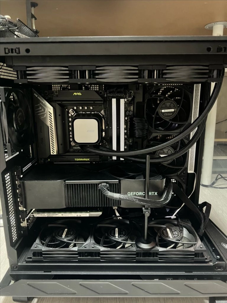 고성능, 대용량 게이밍 컴퓨터(285K/48GB/17.6TB SSD/4080 super FE) 이미지