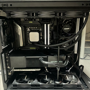 고성능, 대용량 게이밍 컴퓨터(285K/48GB/17.6TB SSD/4080 super FE) 이미지