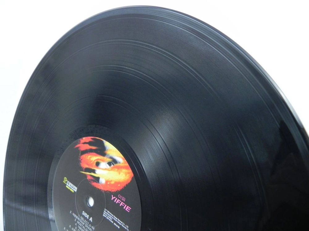 [개봉/극희귀] 이피(Yiffie) 1집 The Innocence Is Dead LP (1994 뮤직디자인/인서트) 이미지