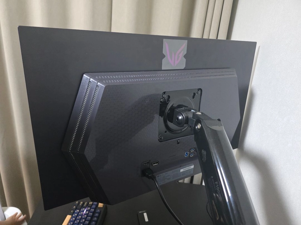 LG 27GX700A OLED 모니터 이미지