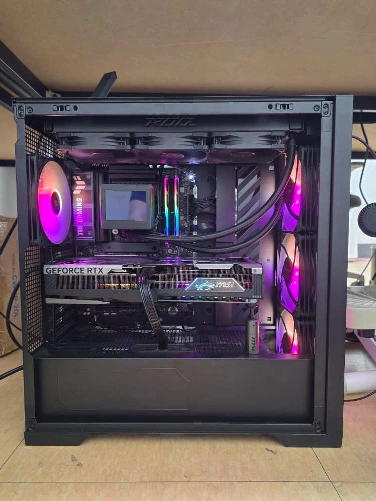 [최강 하이엔드 게이밍 PC] 9800X3D + RTX 5080 + 64GB 블랙 이미지