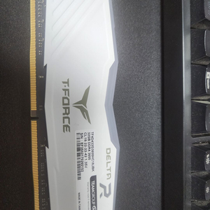팀그룹 화이트서린 DDR4 32GB RGB 3600 이미지