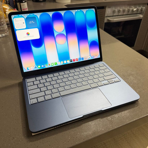 맥북 네오 A18 Pro 512GB 인디고 터치ID 신품급 / 배터리 100% 이미지