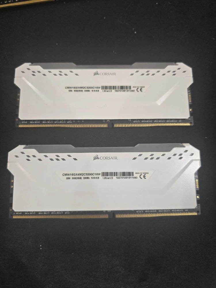 커세어 벤전스 RGB PRO DDR4 더미램 포함 팝니다. 이미지