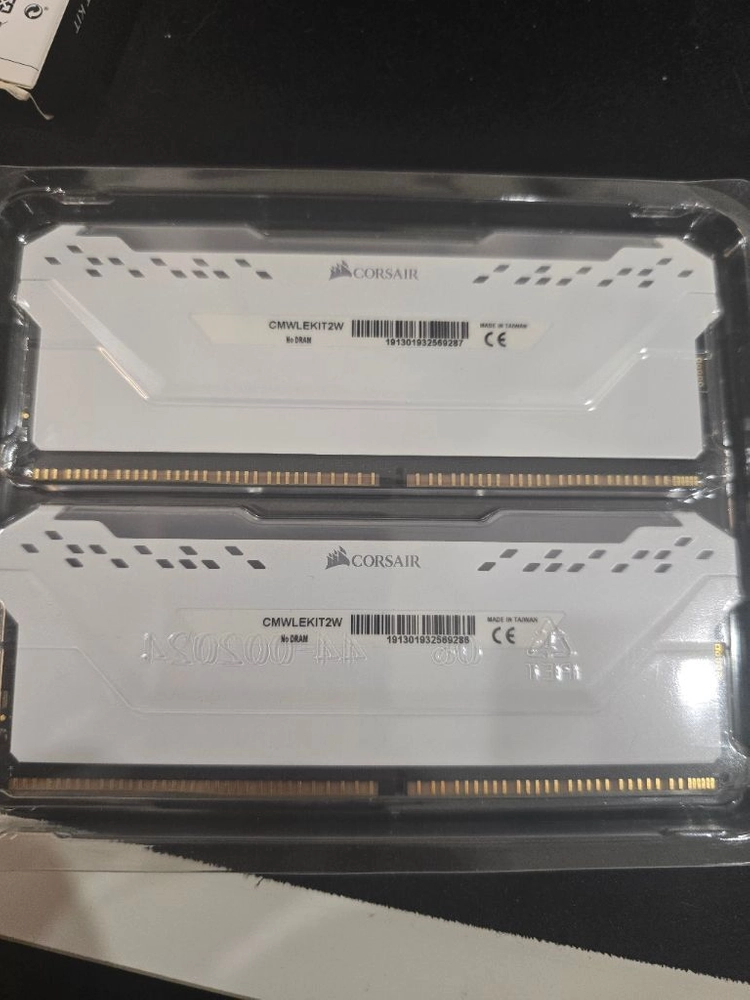 커세어 벤전스 RGB PRO DDR4 더미램 포함 팝니다. 이미지