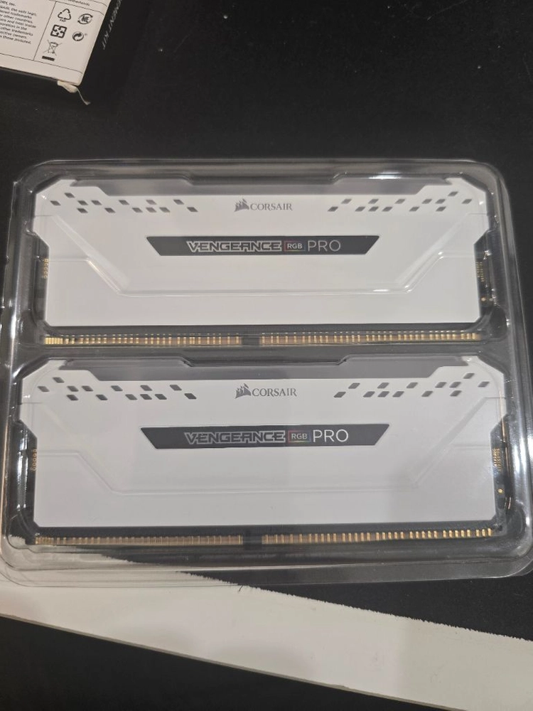 커세어 벤전스 RGB PRO DDR4 더미램 포함 팝니다. 이미지