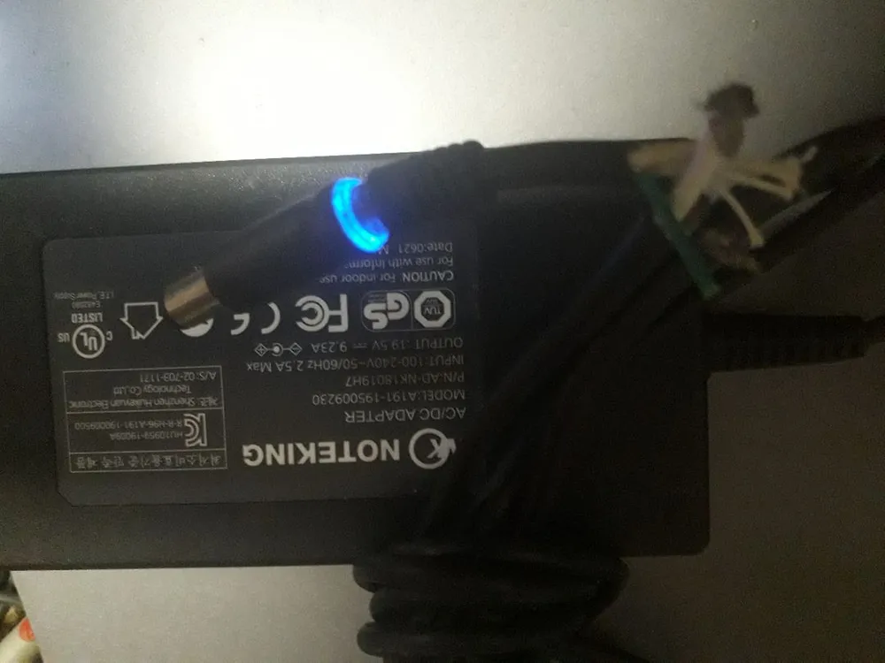 부품용 노트북충전기 19.5v 9.23암페어 이미지