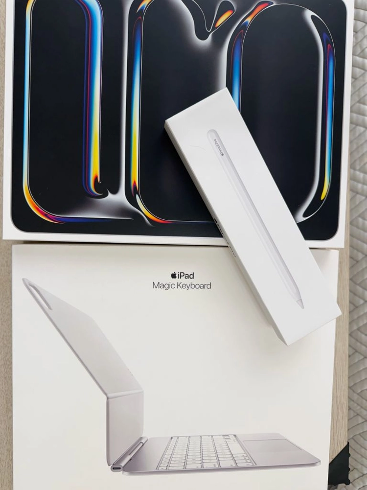 애플 아이패드 프로 13 M5 1TB wifi셀룰러 실버 애플케어 + 매직키보드 + 펜슬 프로 팝니다 - 안심되는 중고거래