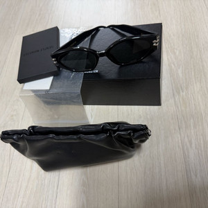 젠틀몬스터 고스트 01 블랙 선글라스 (풀박스) 이미지