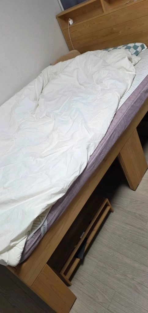 편백나무 침대프레임 이미지
