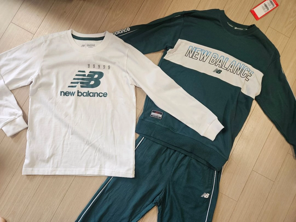 뉴발란스 키즈 트레이닝 3pcs세트 (그린/화이트) 145사이즈 뉴발란스140사이즈새상품 이미지