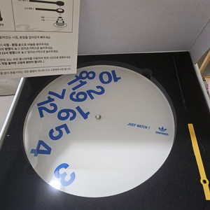 아디다스 컨펌드 벽시계 이미지