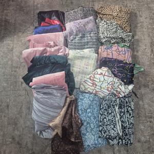 다양한 패턴 짜투리 원단 이미지
