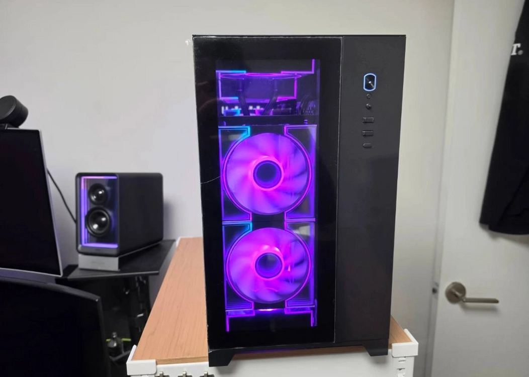PC 9800X3D 5060ti 게이밍 컴퓨터 본체 이미지