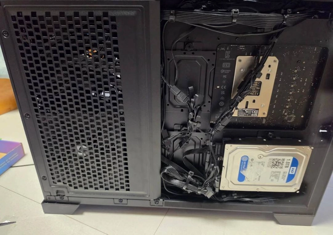 PC 9800X3D 5060ti 게이밍 컴퓨터 본체 이미지