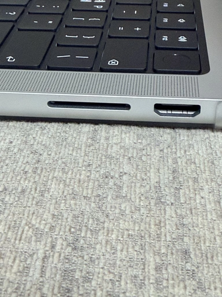(S+급)맥북 프로 14 M3 실버 24GB 1TB 이미지