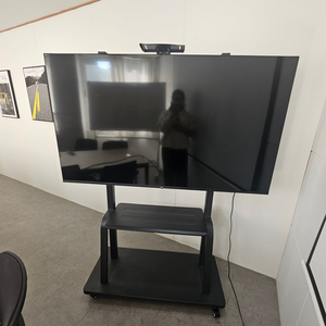 이스트라 65인치 QLED 스마트TV + 이동식 거치대 일괄 판매 이미지