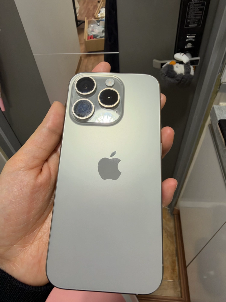 아이폰 15 프로 화이트티타늄 256GB - 안심되는 중고거래