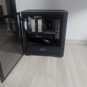 컴퓨터 판매합니다. 13600k / 4070ti / 32gb DDR5. 이미지